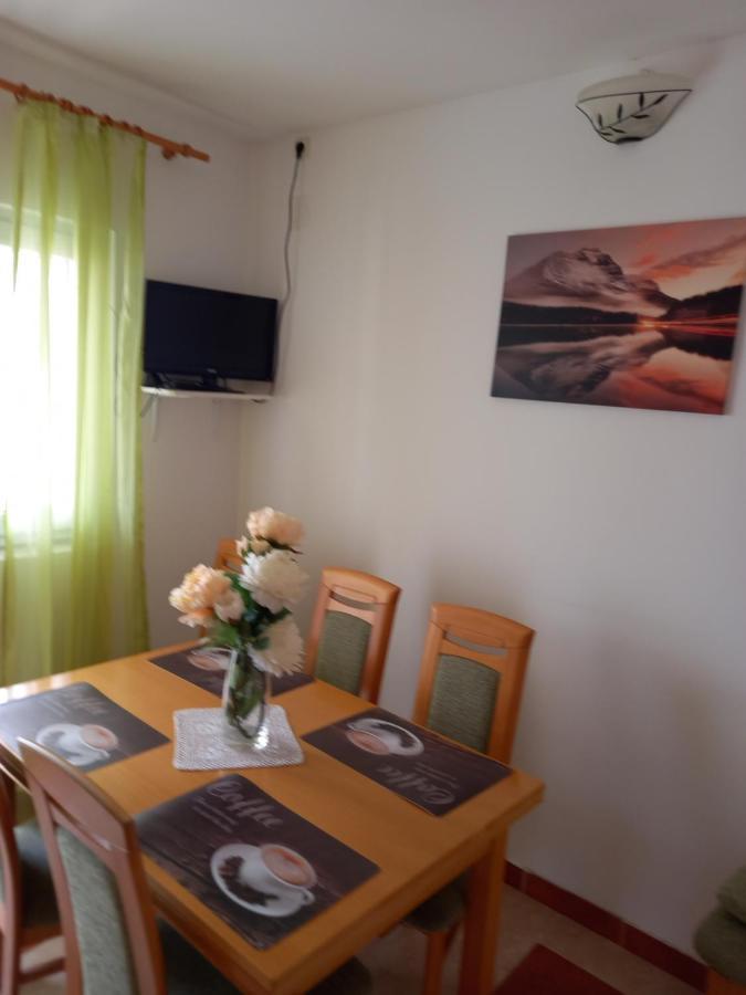 Apartments Vrdoljak باغ المظهر الخارجي الصورة