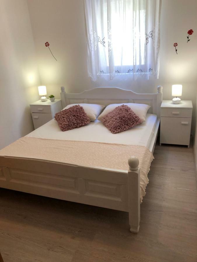 باغ Apartments Vrdoljak المظهر الخارجي الصورة